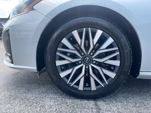 Used 2024 Nissan Altima 2.5 SV FWD image 30