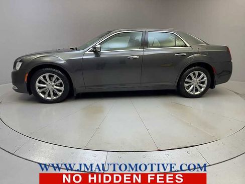 Used 2019 Chrysler 300 Limited image 2