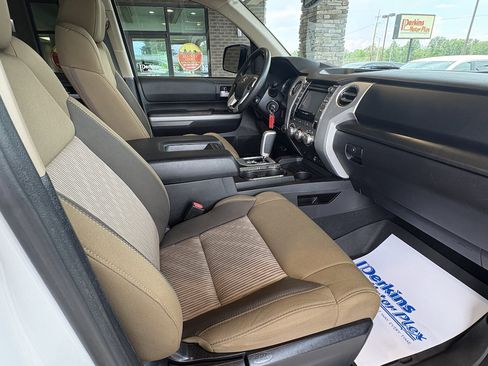 Used 2015 Toyota Tundra SR5 w/ SR5 Upgrade Package AWD/4WD image 26