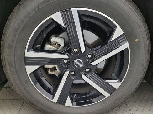 Used 2024 Nissan Sentra SV FWD image 31