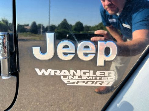 Used 2019 Jeep Wrangler Unlimited Sport S AWD/4WD image 21