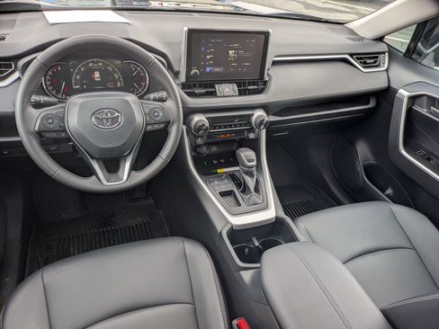 Used 2025 Toyota RAV4 XLE Premium image 31