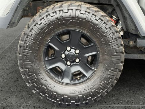 Used 2020 Jeep Gladiator Mojave AWD/4WD image 9