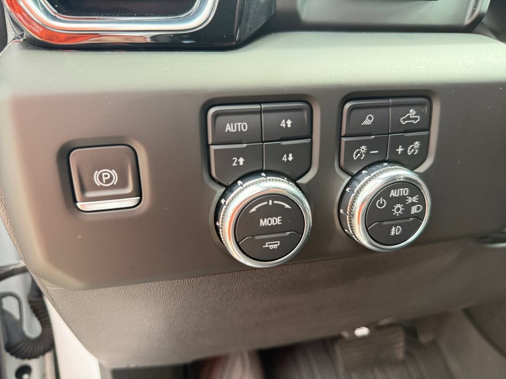 Used 2023 GMC Sierra 1500 Denali w/ Technology Package AWD/4WD image 16