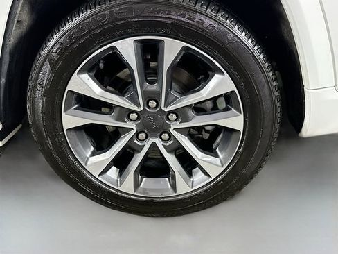 Used 2023 Jeep Grand Cherokee Overland image 33