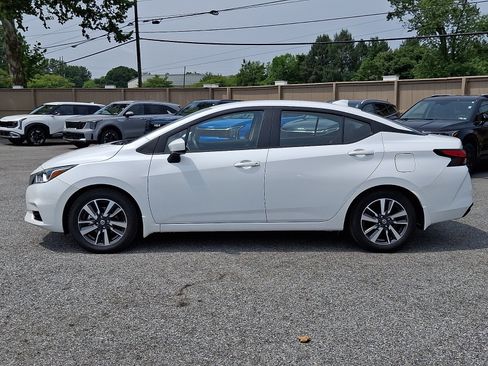 Used 2022 Nissan Versa SV w/ Trunk Package FWD image 8