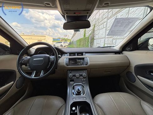 Used 2019 Land Rover Range Rover Evoque SE image 18