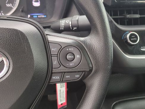 Used 2021 Toyota Corolla LE image 19