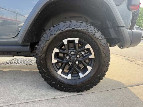 Used 2025 Jeep Wrangler Unlimited Rubicon 4xe AWD/4WD image 9