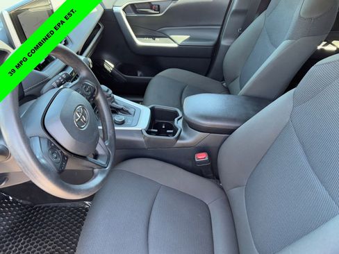 Used 2025 Toyota RAV4 LE AWD/4WD image 17