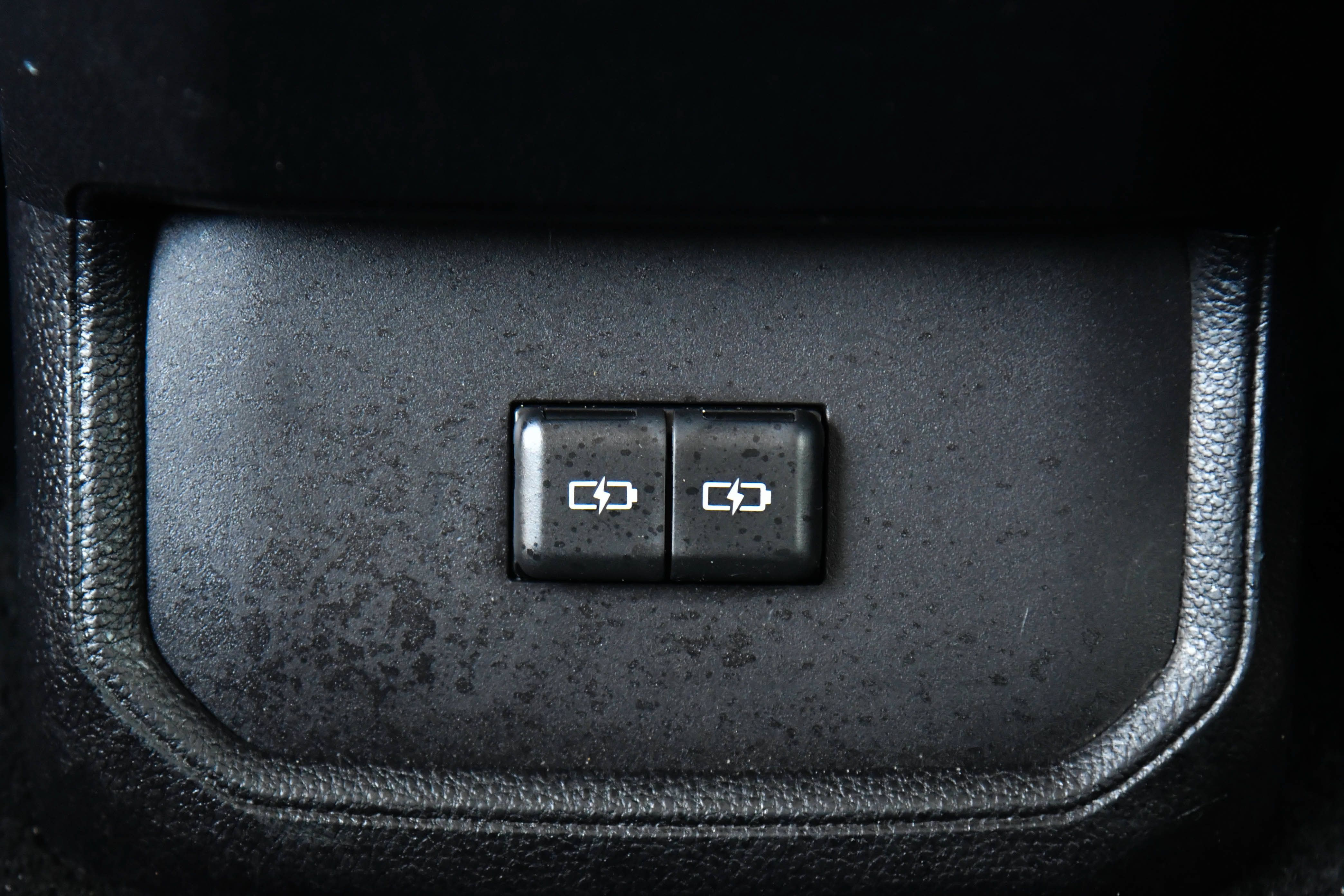 Used 2024 Toyota Highlander LE AWD/4WD image 40