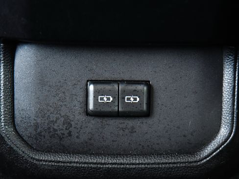 Used 2024 Toyota Highlander LE AWD/4WD image 40
