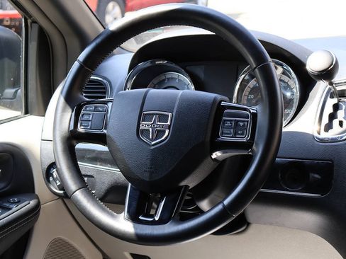 Used 2017 Dodge Grand Caravan SXT FWD image 28
