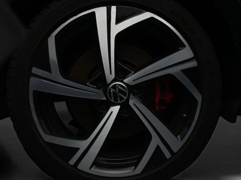 Used 2024 Volkswagen GTI SE FWD image 10