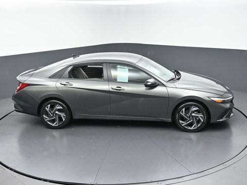 Used 2025 Hyundai Elantra SEL FWD image 47
