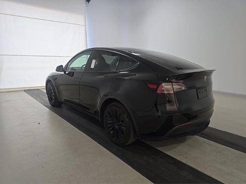 Used 2024 Tesla Model Y 2WD image 7