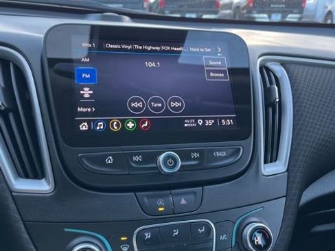 Used 2025 Chevrolet Malibu LT image 38