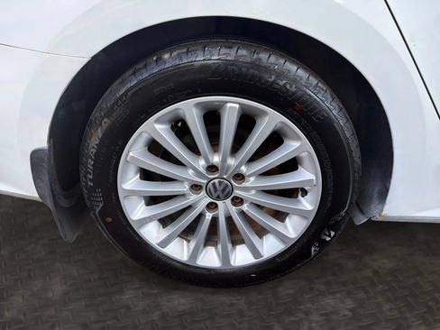 Used 2017 Volkswagen Passat 1.8T SE FWD image 40