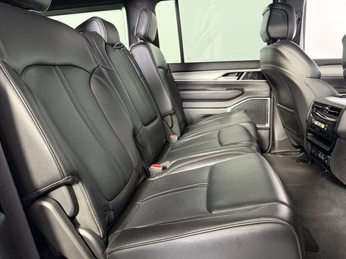Used 2025 Jeep Wagoneer 4WD image 32