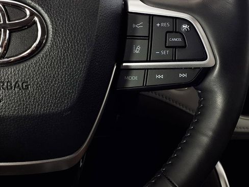 Used 2024 Toyota Highlander Platinum image 21