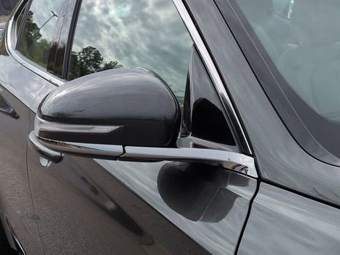 Used 2025 Genesis G70 2.5T RWD image 13