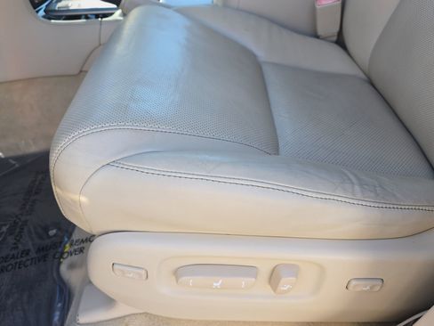 Used 2015 Lexus LX 570 4WD w/ Luxury Package image 28