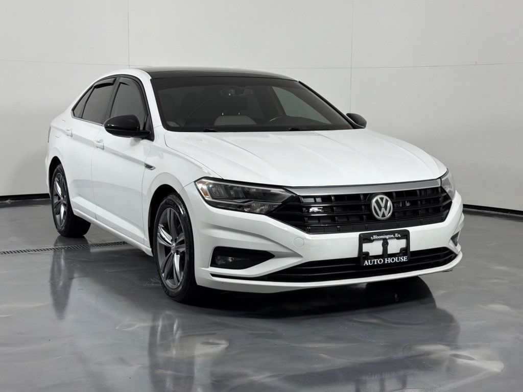 Used 2020 Volkswagen Jetta R-Line w/ R-Line Cold Weather Package FWD image 3