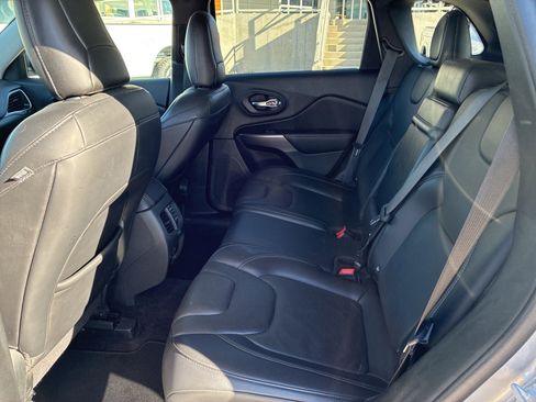 Used 2019 Jeep Cherokee Limited image 15