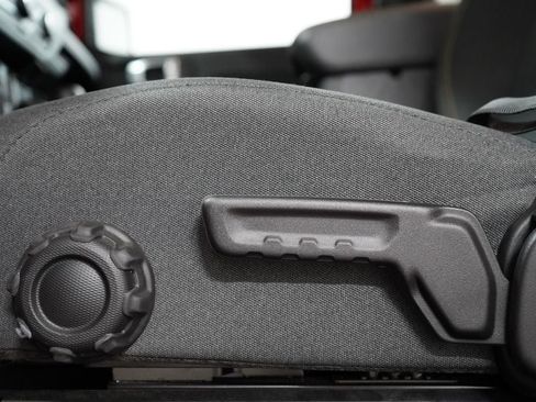 Used 2025 Jeep Wrangler Unlimited Sahara w/ Safety Group AWD/4WD image 22