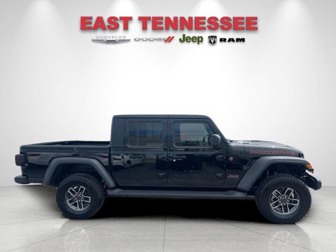 Used 2025 Jeep Gladiator Mojave w/ Convenience Group AWD/4WD image 2