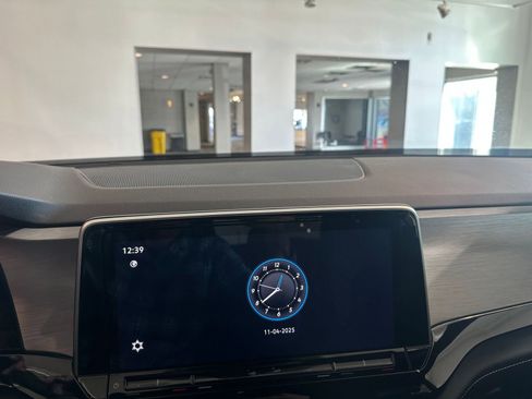 Used 2025 Volkswagen Atlas Cross Sport SE image 18