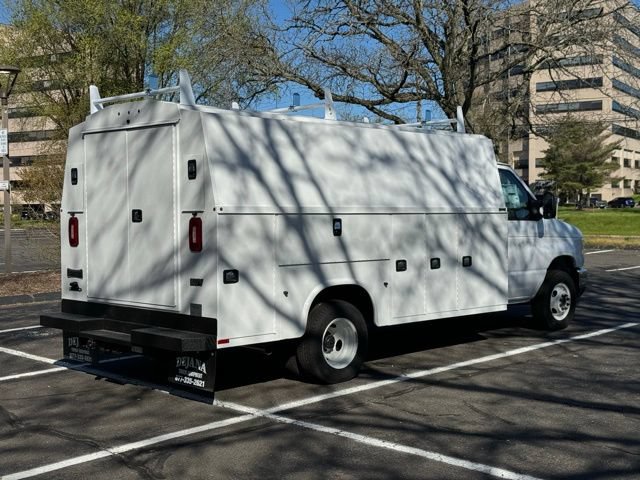 New 2024 Ford E-450 and Econoline 450 Super Duty w/ Power Windows & Locks Group RWD image 5