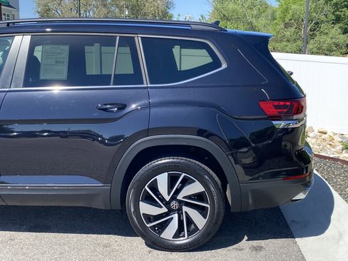 Used 2024 Volkswagen Atlas SE AWD/4WD image 4