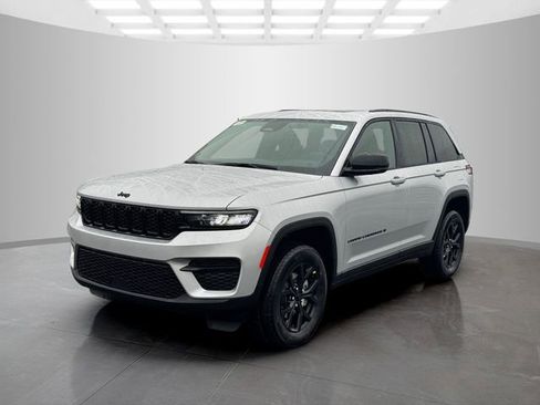 New 2025 Jeep Grand Cherokee 4WD image 3