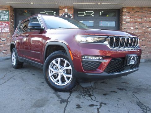 Used 2022 Jeep Grand Cherokee Limited AWD/4WD image 2