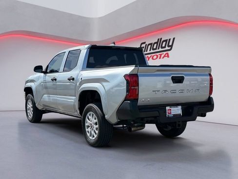 Used 2025 Toyota Tacoma SR AWD/4WD image 2