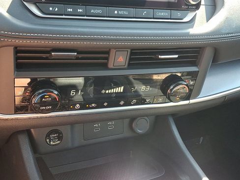 Used 2024 Nissan Rogue SV w/ SV Premium Package AWD/4WD image 17