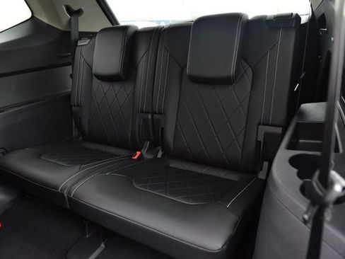 Certified 2025 Volkswagen Atlas SEL Premium R-Line image 25