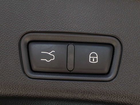 Used 2023 Maserati Grecale Modena AWD/4WD image 37