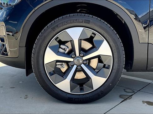 New 2026 Volvo XC40 B5 Plus w/ Protection Package Premier image 25