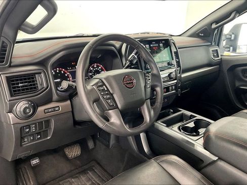 Used 2024 Nissan Titan PRO-4X w/ Pro-4x Convenience Package AWD/4WD image 17