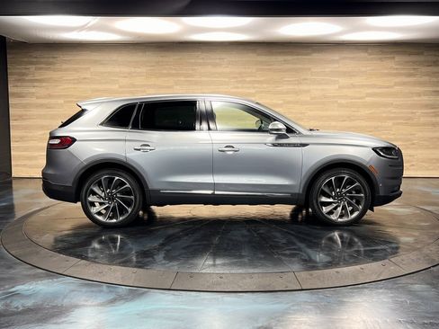 Used 2023 Lincoln Nautilus Reserve w/ Equipment Group 202A image 9