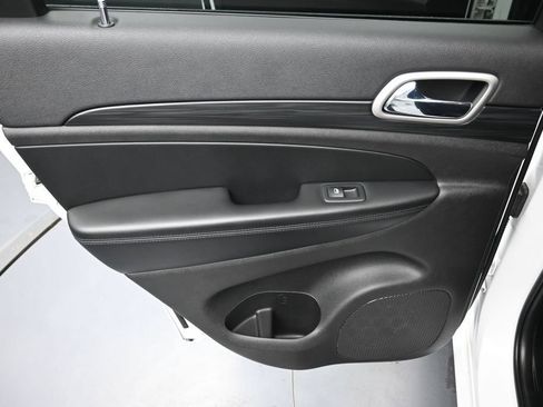 Used 2020 Jeep Grand Cherokee Altitude AWD/4WD image 29