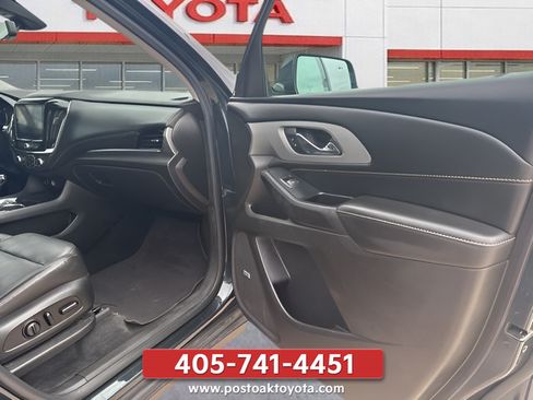 Used 2021 Chevrolet Traverse RS FWD image 19