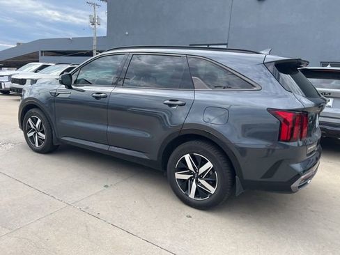 Used 2023 Kia Sorento S FWD image 3