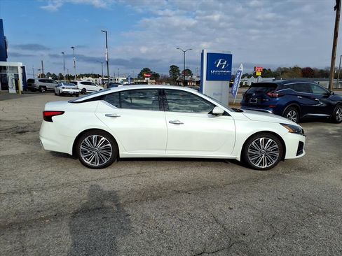 Used 2023 Nissan Altima 2.5 SL image 2