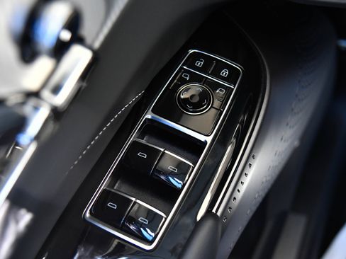Used 2024 Cadillac Lyriq Tech RWD image 36