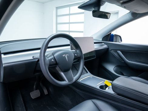 Used 2021 Tesla Model Y Long Range AWD/4WD image 19