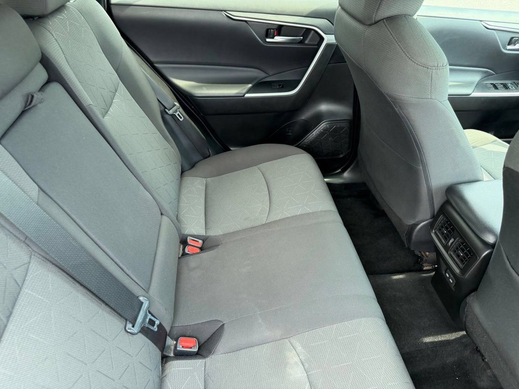 Used 2022 Toyota RAV4 XLE w/ Convenience Package FWD image 17