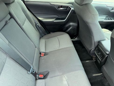Used 2022 Toyota RAV4 XLE w/ Convenience Package FWD image 17